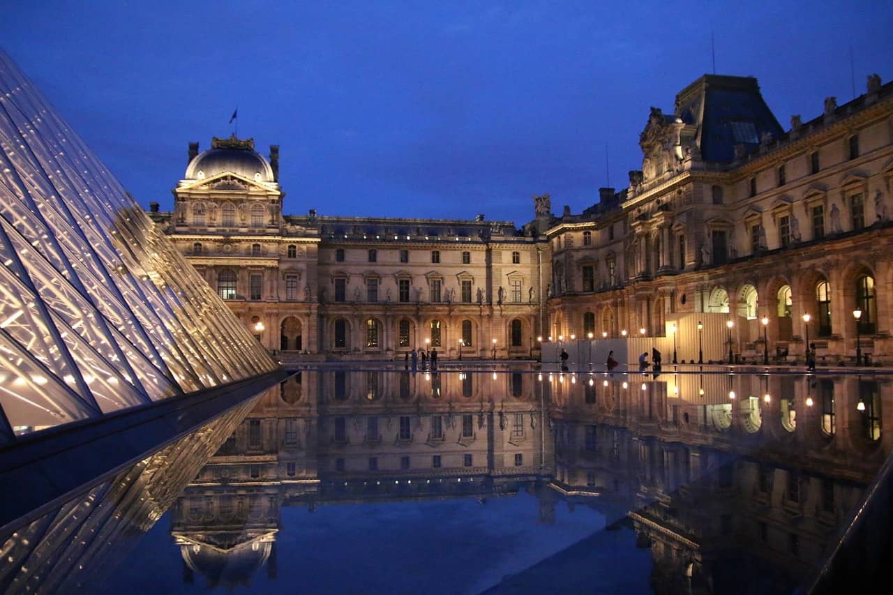 Louvre Entry with Audio Guide & Hosted Access
